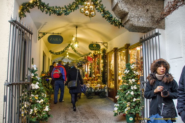 Salzburg shopping arcade on Getriedegasse